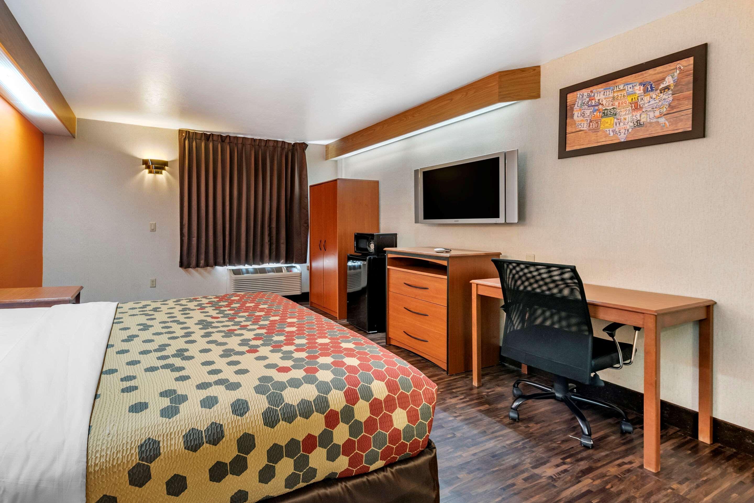 Econo Lodge North Academy Colorado Springs Bagian luar foto