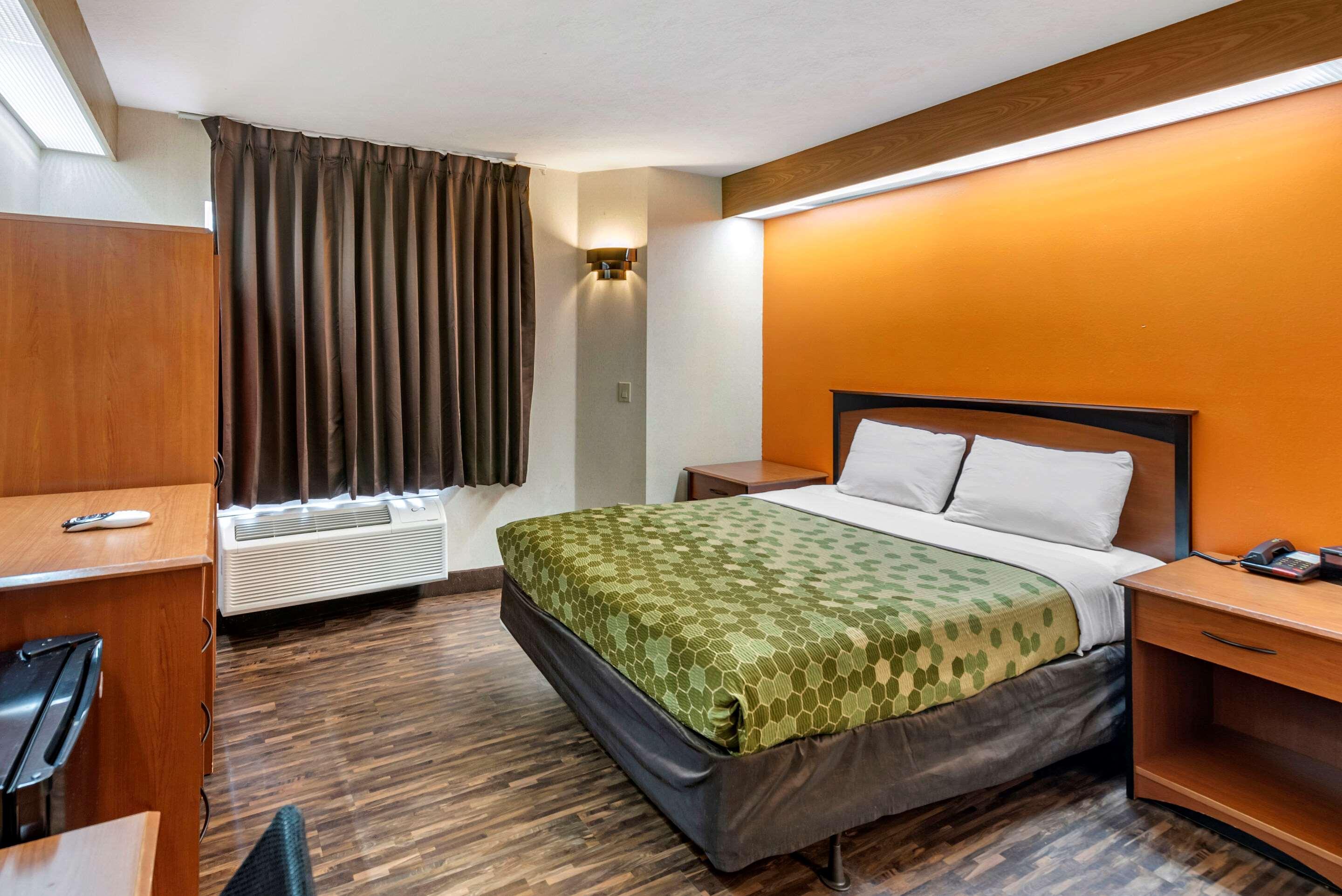 Econo Lodge North Academy Colorado Springs Bagian luar foto