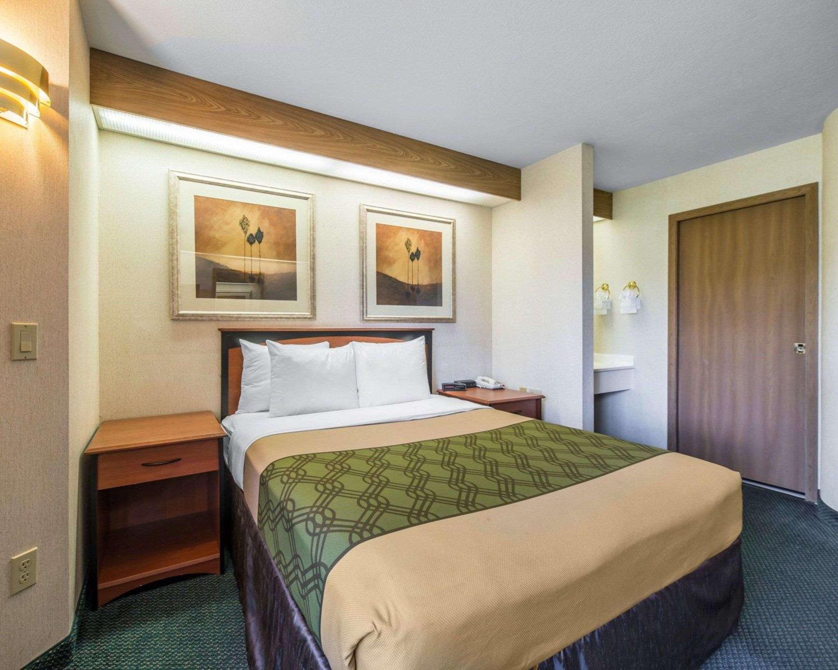 Econo Lodge North Academy Colorado Springs Bagian luar foto