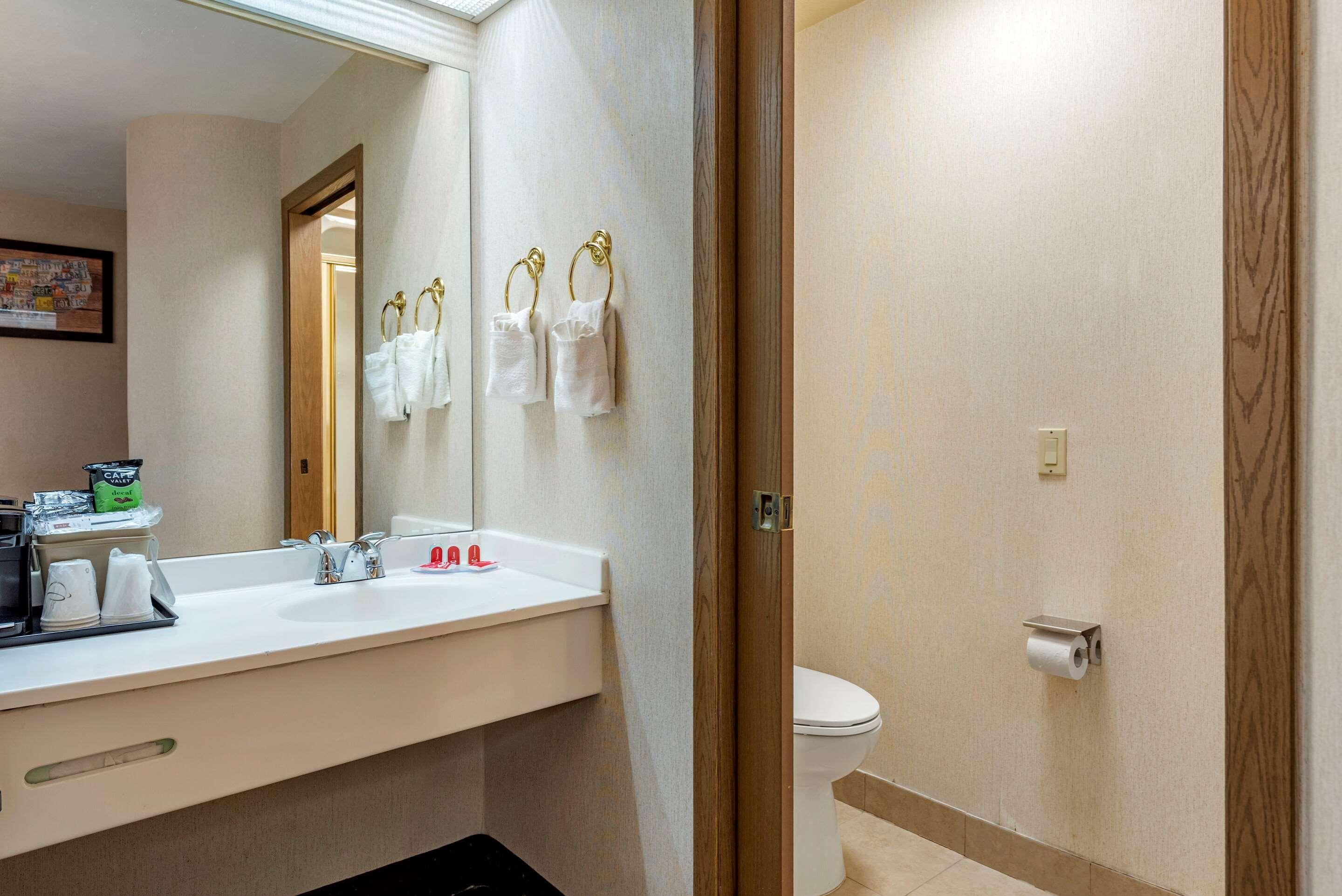 Econo Lodge North Academy Colorado Springs Bagian luar foto