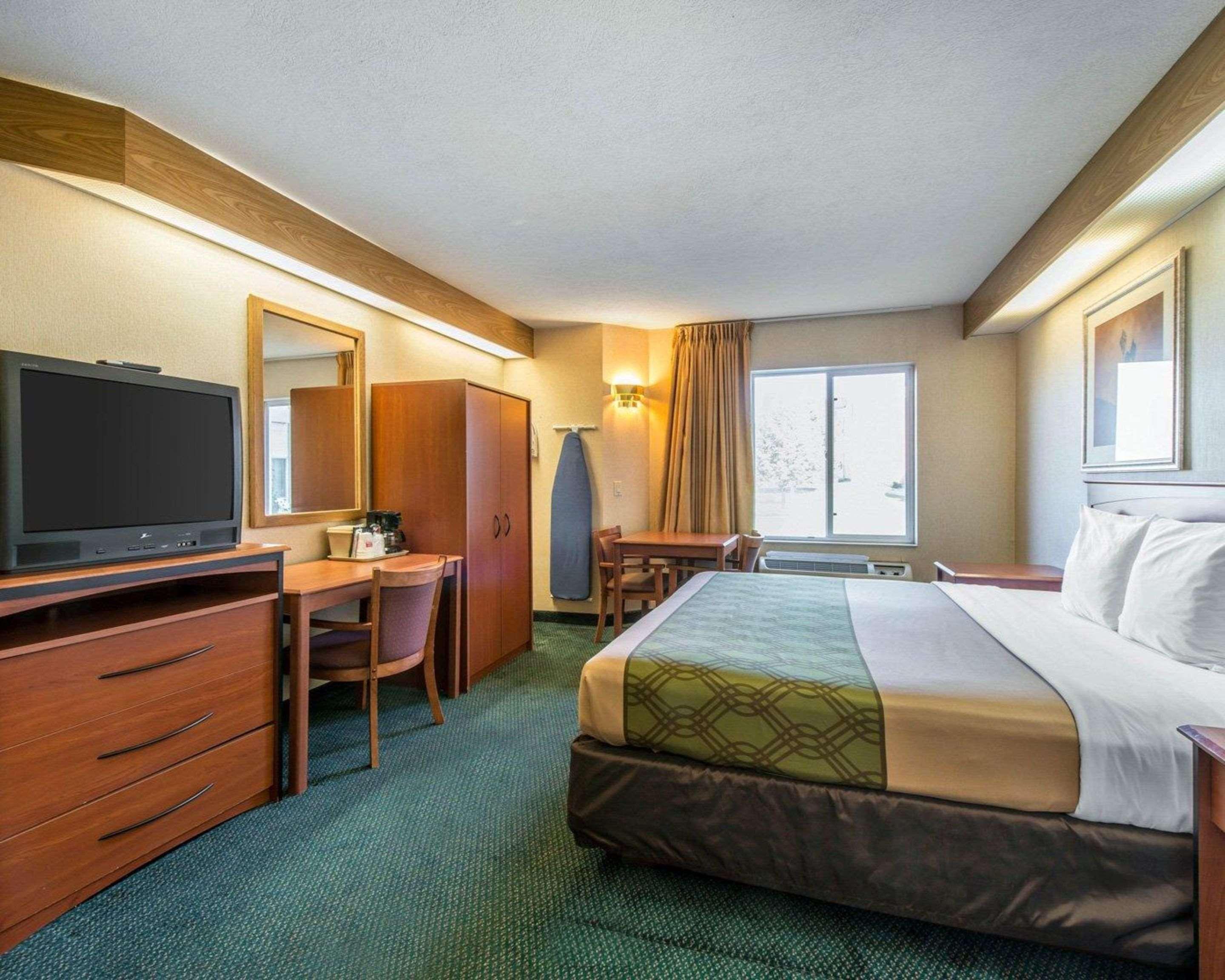 Econo Lodge North Academy Colorado Springs Bagian luar foto