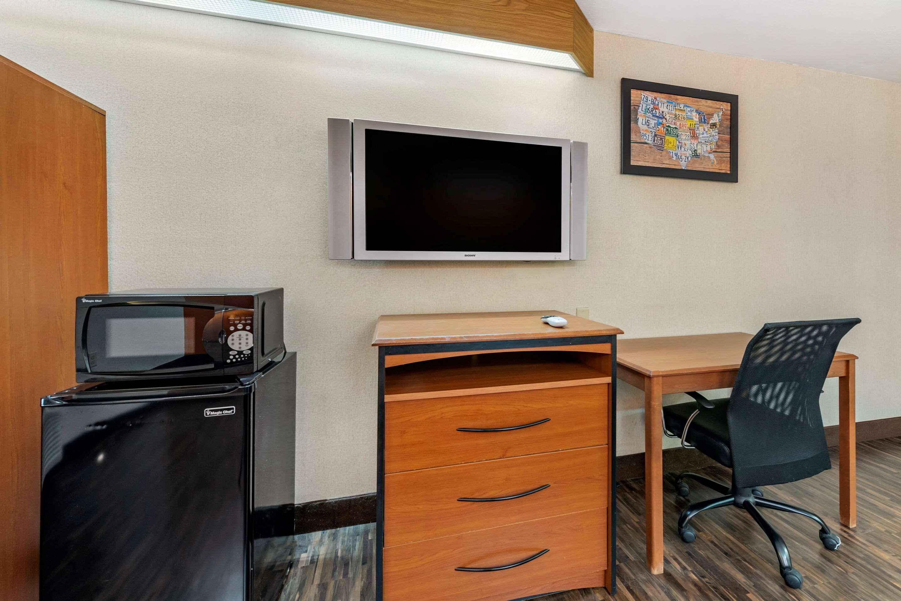 Econo Lodge North Academy Colorado Springs Bagian luar foto