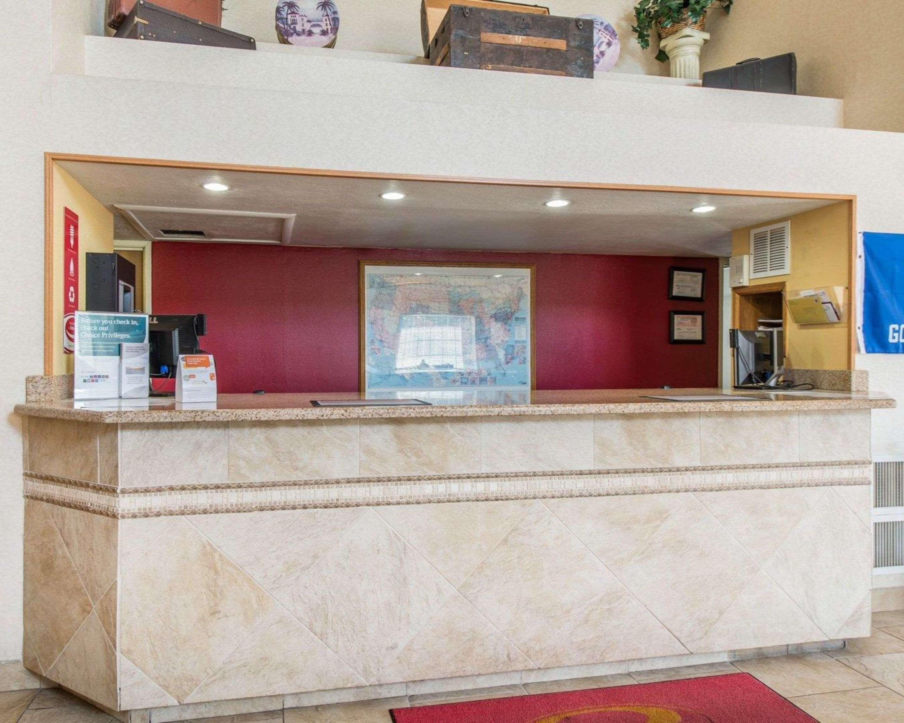 Econo Lodge North Academy Colorado Springs Bagian luar foto