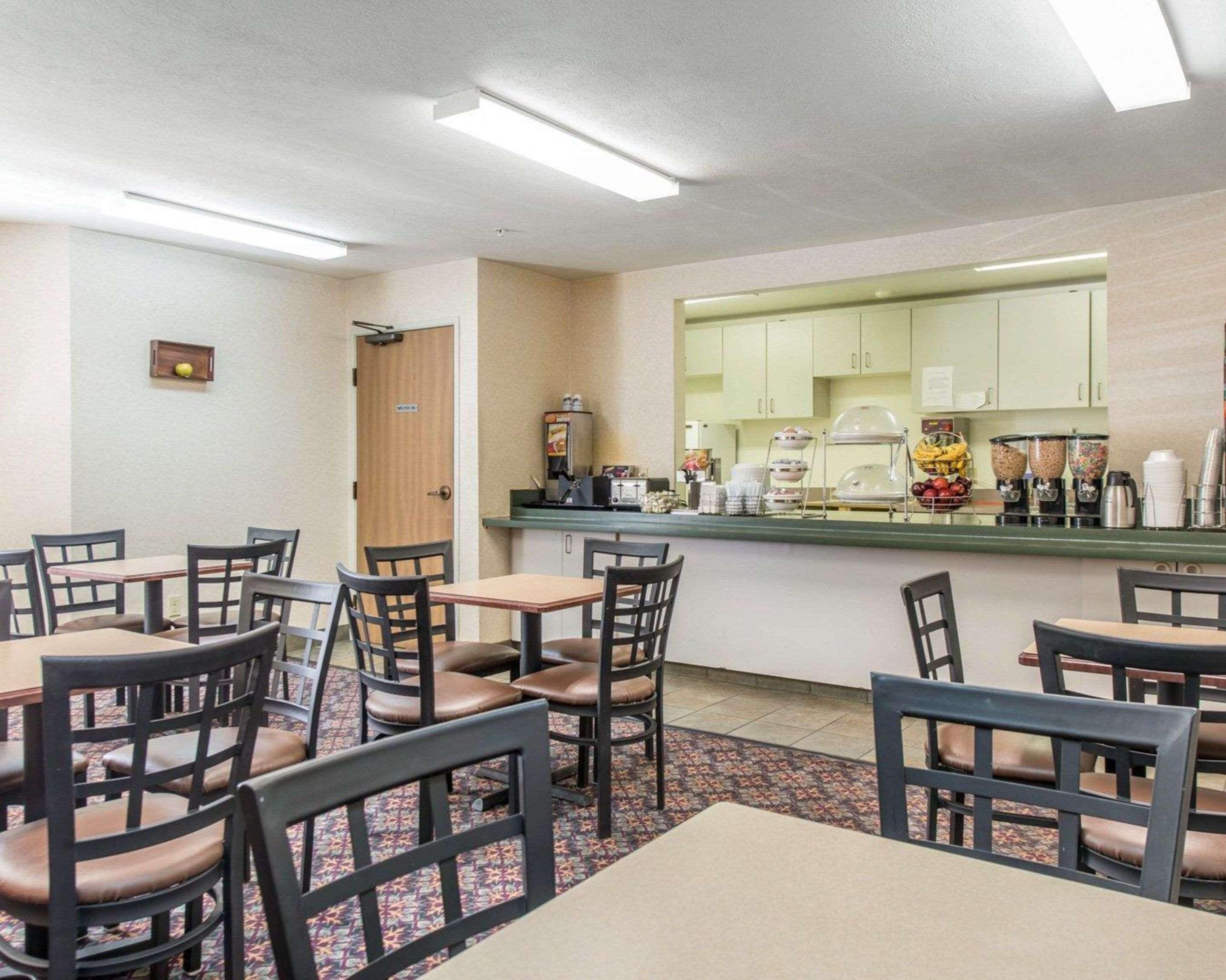 Econo Lodge North Academy Colorado Springs Bagian luar foto