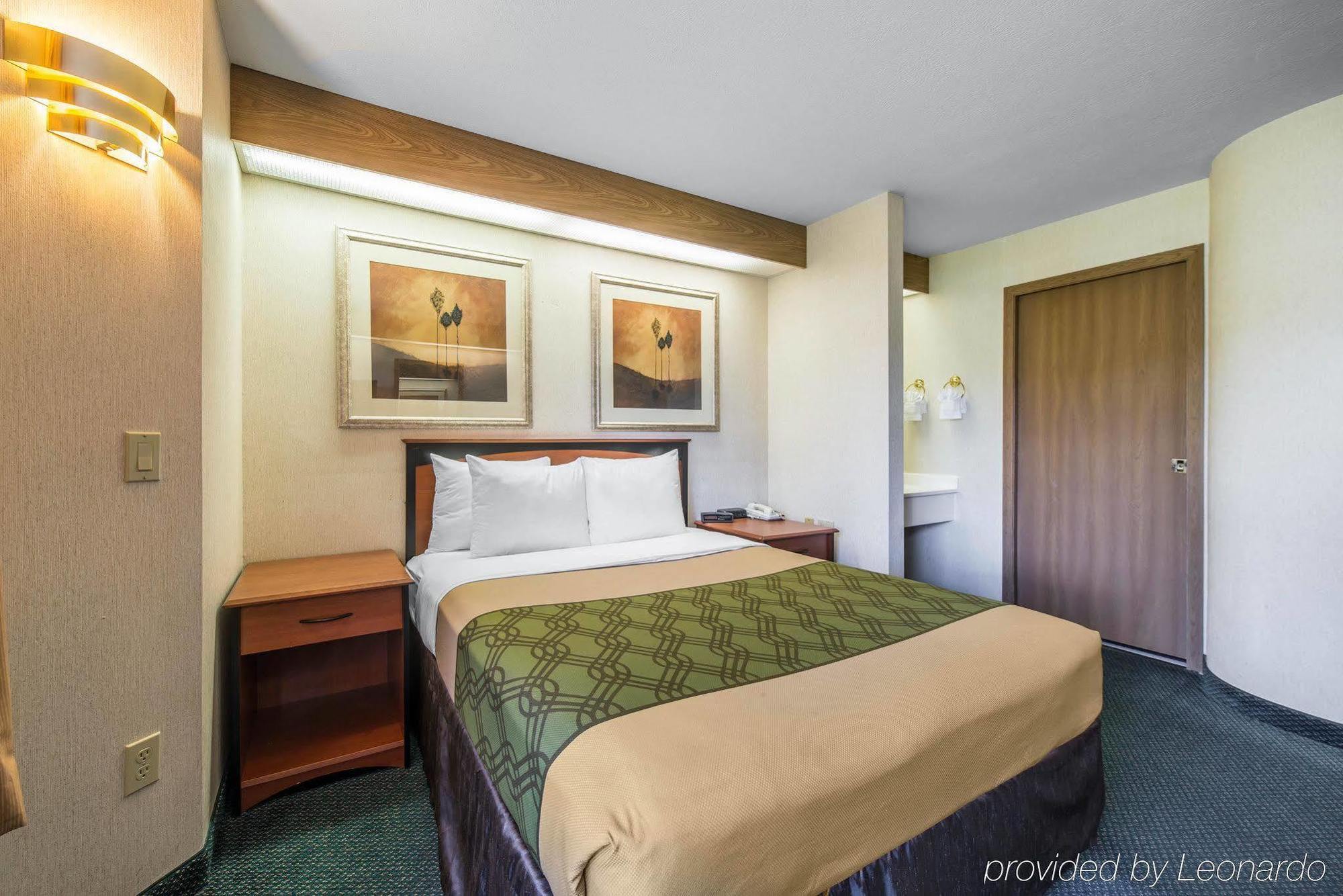 Econo Lodge North Academy Colorado Springs Bagian luar foto